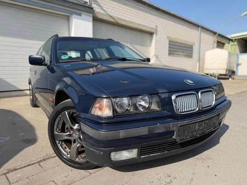 Gebraucht BMW 320 150 PS (110 kW) 1997 Blau Kombi