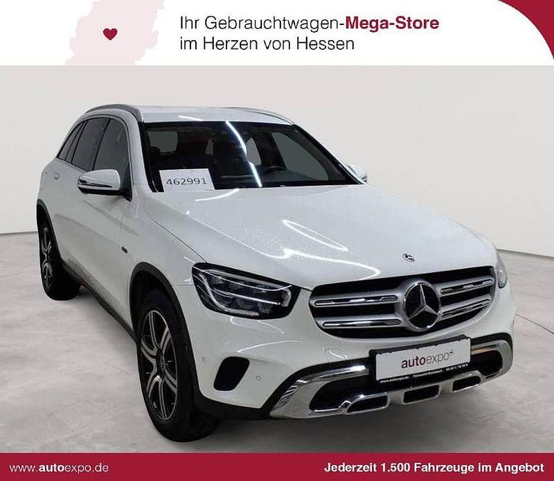 Polarweiß Gebraucht 2020 Mercedes GLC300e SUV | 31.990 € (Superpreis) - Bild 1/4