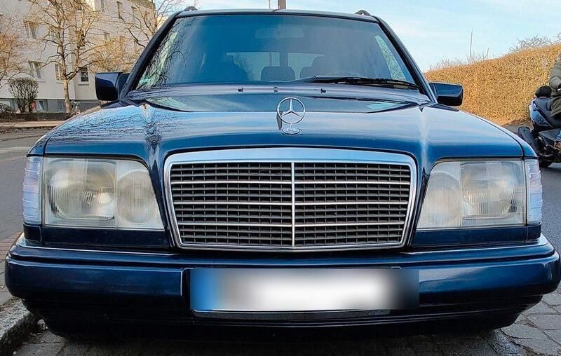 Blau Gebraucht 1996 Mercedes E220 Kombi | 4.500 € (Guter Preis) - Bild 1/4