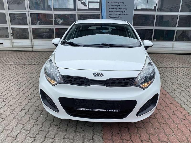 Gebraucht Kia Rio 109 PS (80 kW) 2011 Weiß Limousine