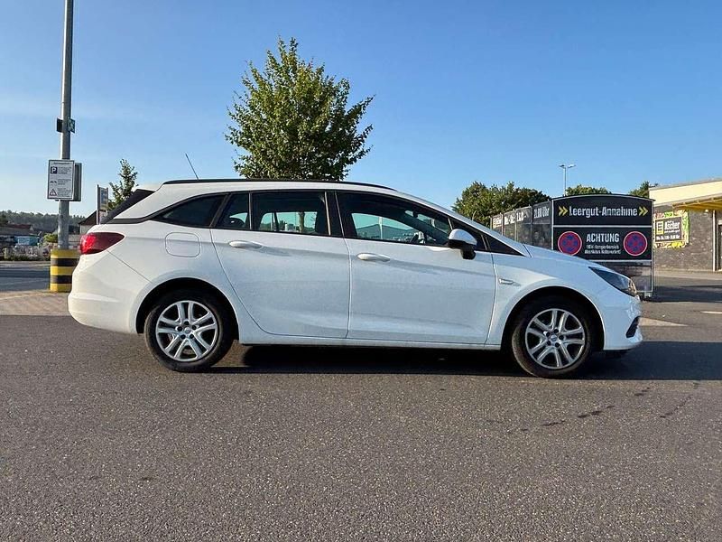 Weiß Gebraucht 2020 Opel Astra Edition Kombi | 7.200 € (Superpreis) - Bild 1/4