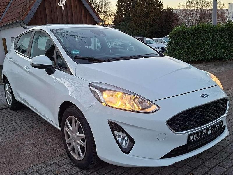 Gebraucht Ford Fiesta 101 PS (74 kW) 2018 Weiß Kleinwagen