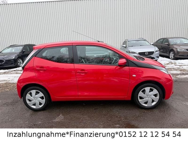 Gebraucht Toyota Aygo X-play 69 PS (50 kW) 2016 Rot Kleinwagen