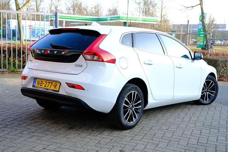 Gebraucht Volvo V40 120 PS (88 kW) 2017 Weiß Limousine