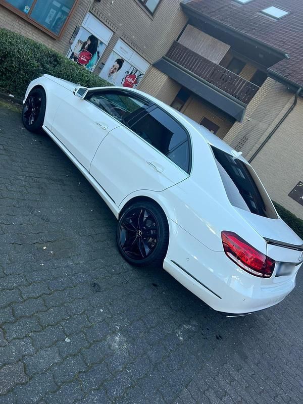 Gebraucht Mercedes E200 136 PS (100 kW) 2014 Weiß Limousine