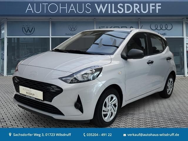 Grau Neu 2025 Hyundai i10 Comfort Kleinwagen | 15.890 € (Fairer Preis) - Bild 1/4