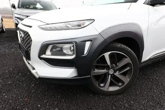 Gebraucht Hyundai Kona Premium 120 PS (88 kW) 2018 Chalk white metallic chalk white metallic SUV