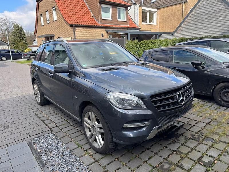 Gebraucht Mercedes ML350 258 PS (189 kW) 2012 Grau SUV