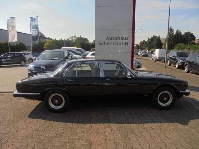 Schwarz Gebraucht 1984 Jaguar XJ12 Sovereign Limousine | 18.200 € - Bild 1/1