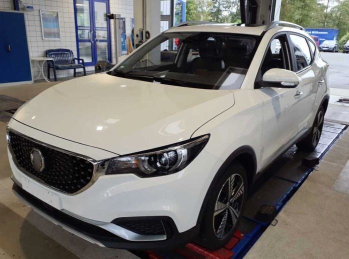 Weiß Gebraucht 2021 MG ZS Luxury Limousine | 11.662 € - Bild 1/4