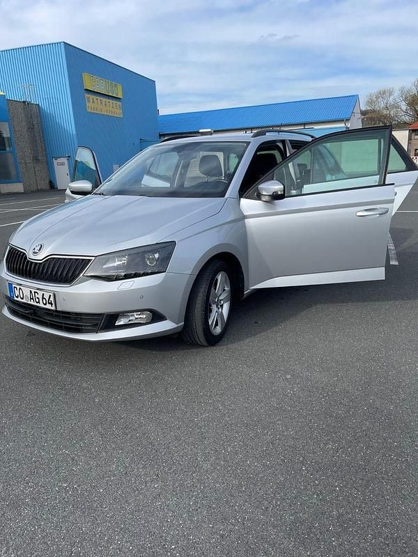 Silber Gebraucht 2016 Skoda Fabia Joy Kleinwagen | 10.490 € (Fairer Preis) - Bild 1/4