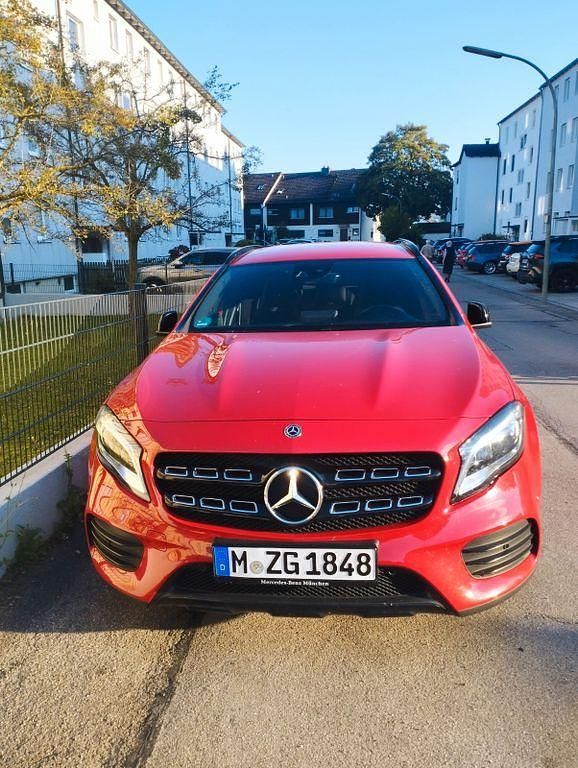 Gebraucht Mercedes GLA220 170 PS (125 kW) 2019 Rot SUV