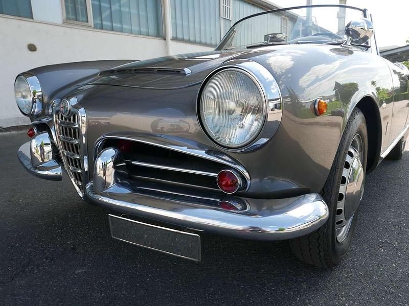 Gebraucht Alfa Romeo Giulia Spider 92 PS (67 kW) 1964 Grau Cabrio
