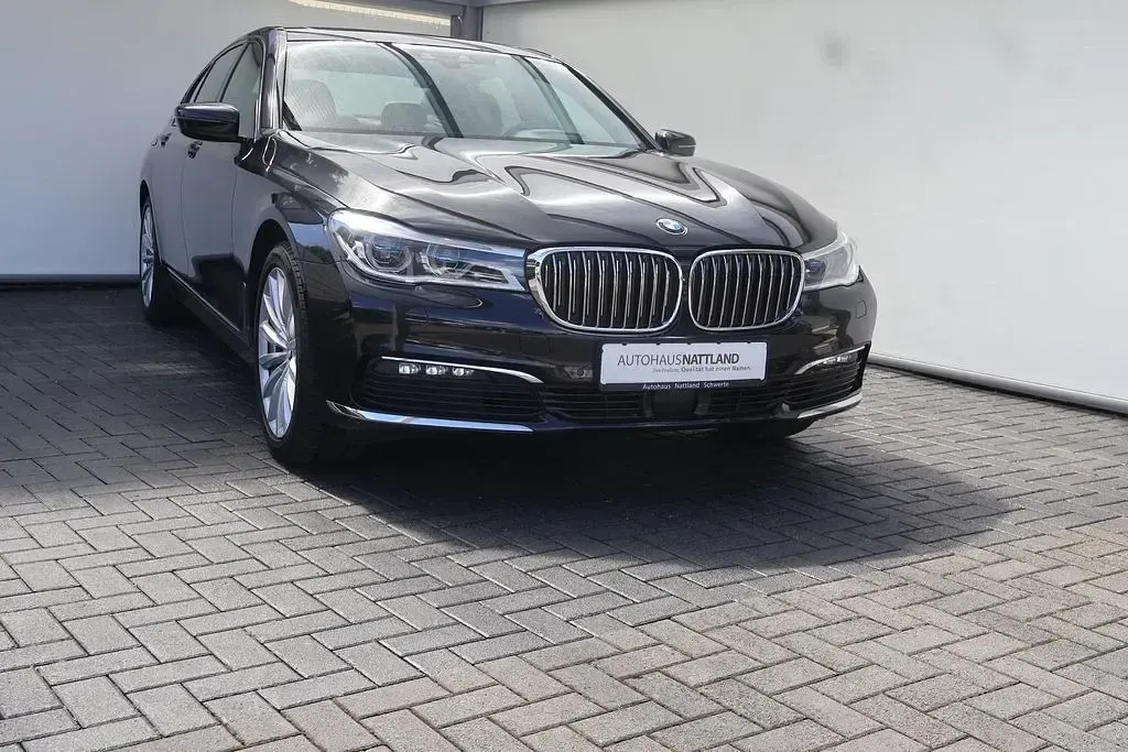 Gebraucht BMW 730 Shadowline 265 PS (194 kW) 2018 Black sapphire metallic Limousine
