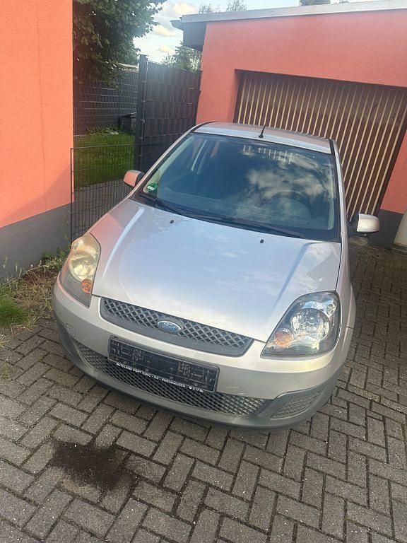 Grau Gebraucht 2007 Ford Fiesta Style Kleinwagen | 2.600 € (Etwas zu teuer) - Bild 1/4