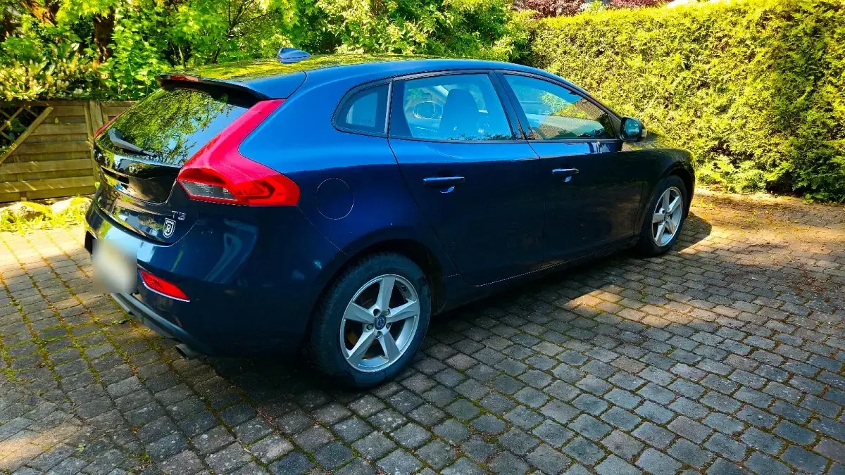 Gebraucht Volvo V40 You! 150 PS (110 kW) 2014 Blau Kleinwagen