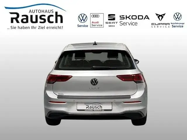Gebraucht VW Golf VIII Life 116 PS (85 kW) 2021 Silber (metallic) Limousine