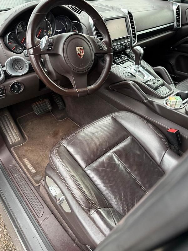 Gebraucht Porsche Cayenne 245 PS (180 kW) 2012 Grau SUV