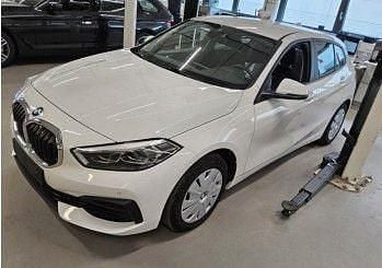 Weiß Gebraucht 2022 BMW 116 Comfort Edition Kleinwagen | 19.499 € (Guter Preis) - Bild 1/4