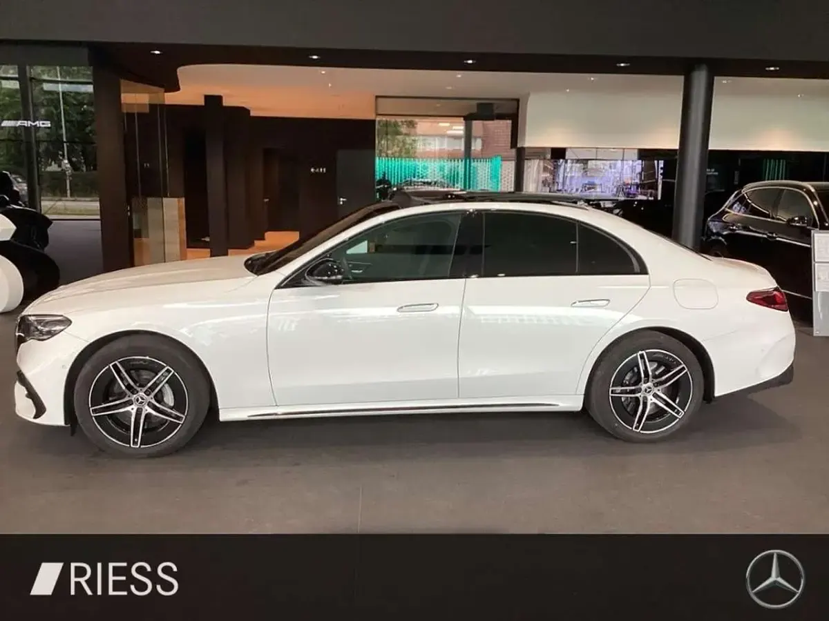 Gebraucht Mercedes E300 AMG 197 PS (144 kW) 2024 Unilack polarweiß Limousine