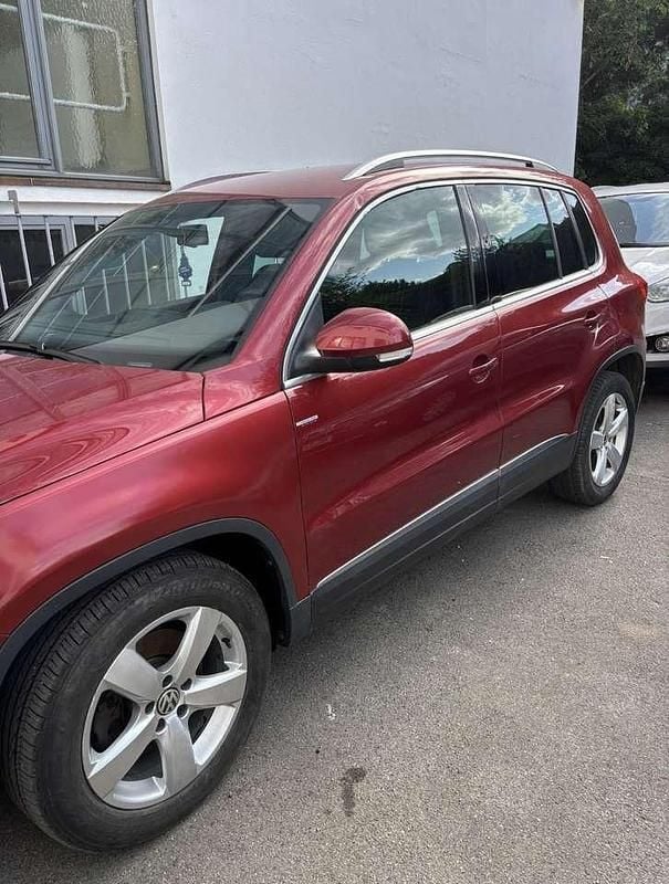 Rot Gebraucht 2015 VW Tiguan LOUNGE SUV | 10.700 € (Guter Preis) - Bild 1/4