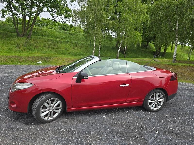 Rot Gebraucht 2012 Renault Mégane Cabriolet Cabrio | 7.999 € (Etwas zu teuer) - Bild 1/4