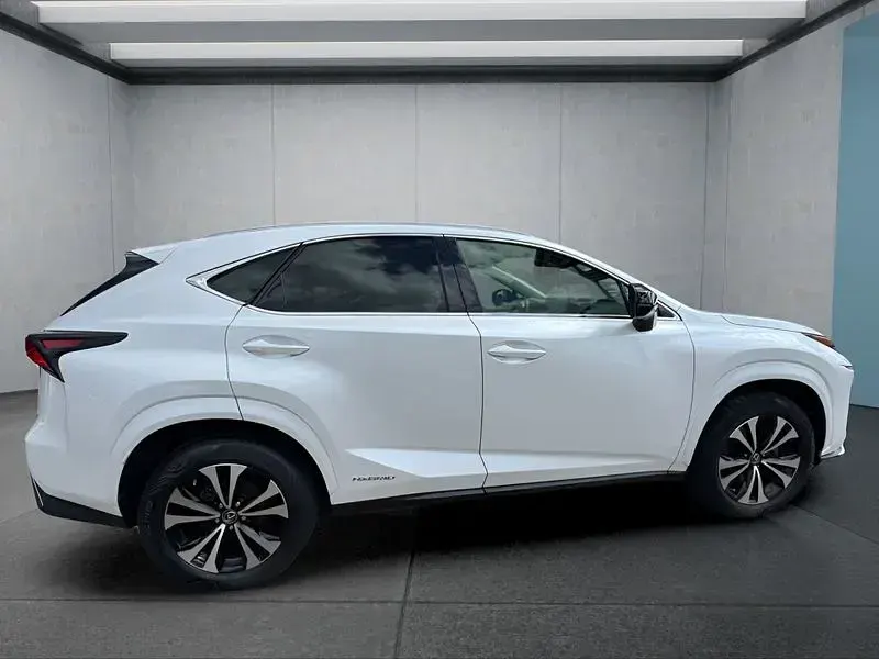 Gebraucht Lexus NX300h 197 PS (144 kW) 2021 Weiß SUV