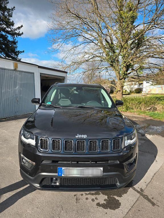 Schwarz Gebraucht 2020 Jeep Compass Limited SUV | 21.250 € (Fairer Preis) - Bild 1/4