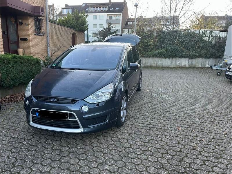 Grau Gebraucht 2009 Ford S-MAX Titanium Van / Kleinbus | 3.300 € (Guter Preis) - Bild 1/4