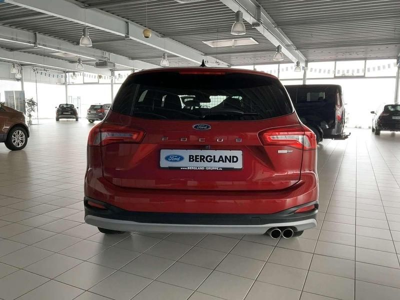 Gebraucht Ford Focus 155 PS (114 kW) 2021 Fantasticrot metallic rot Limousine