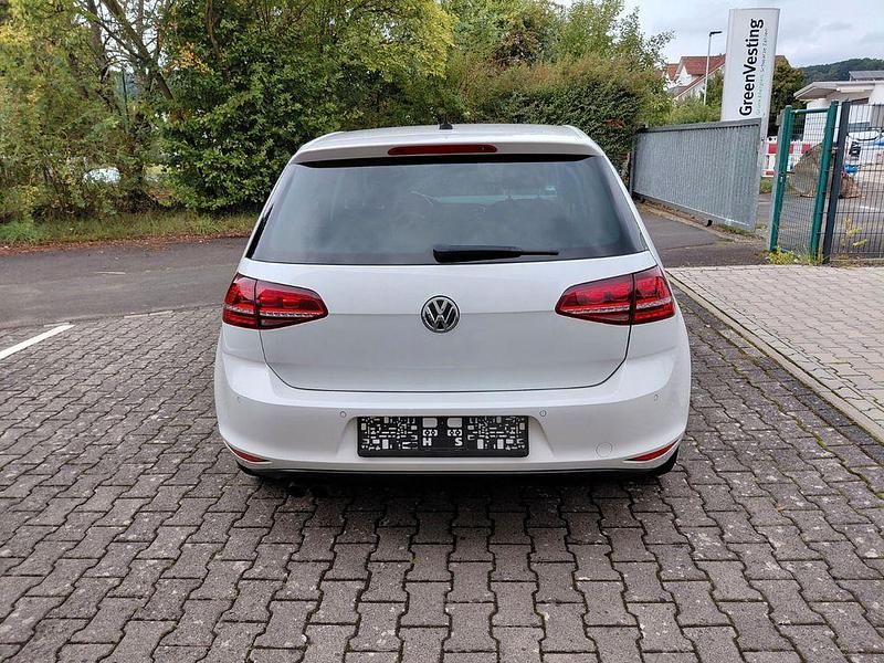 Gebraucht VW Golf VII Highline 125 PS (91 kW) 2016 Weiß Limousine