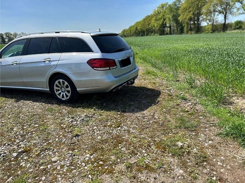 Gebraucht Mercedes E220 Edition 170 PS (125 kW) 2014 Silber Limousine