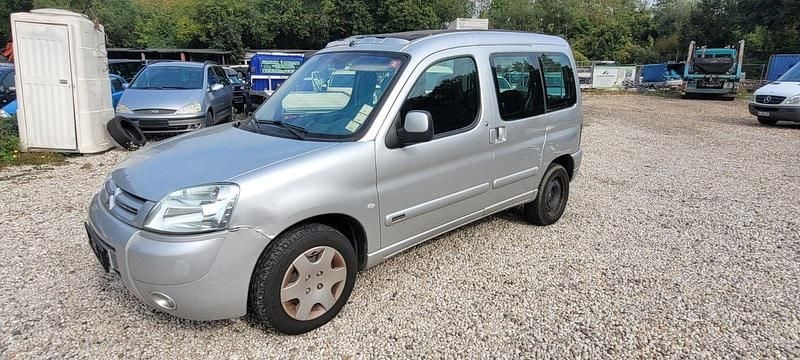 Gebraucht Citroën Berlingo 109 PS (80 kW) 2005 Silber Van / Kleinbus