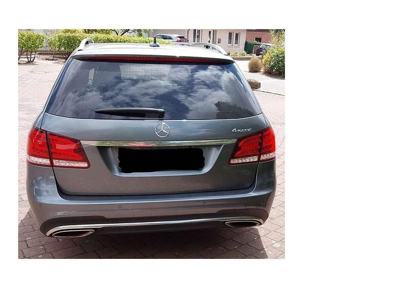Grau Gebraucht 2016 Mercedes E500 Avantgarde Kombi | 31.111 € (Teuer) - Bild 1/4
