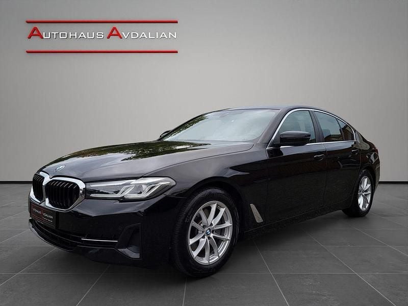 Schwarz Gebraucht 2022 BMW 520 Performance Limousine | 29.990 € (Guter Preis) - Bild 1/4