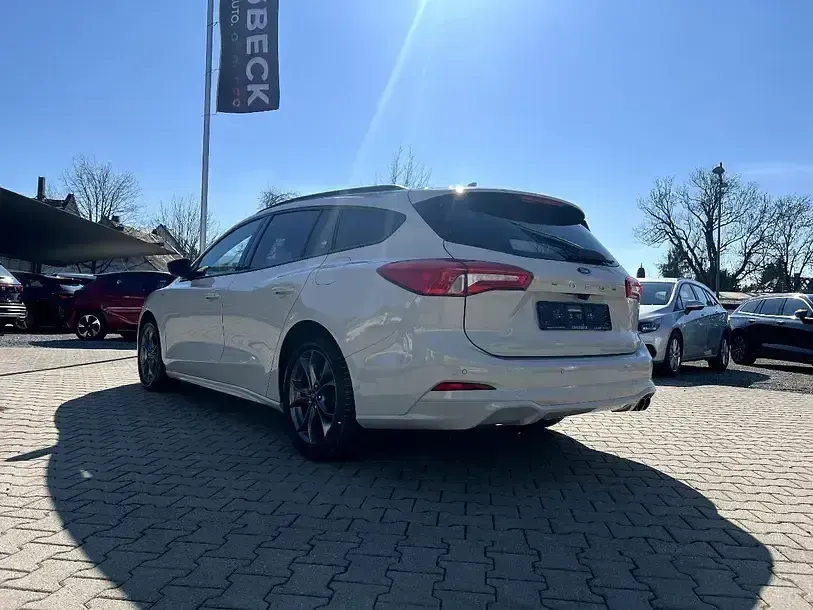 Gebraucht Ford Focus ST-Line 155 PS (114 kW) 2021 Metropolis weiß metallic Kombi