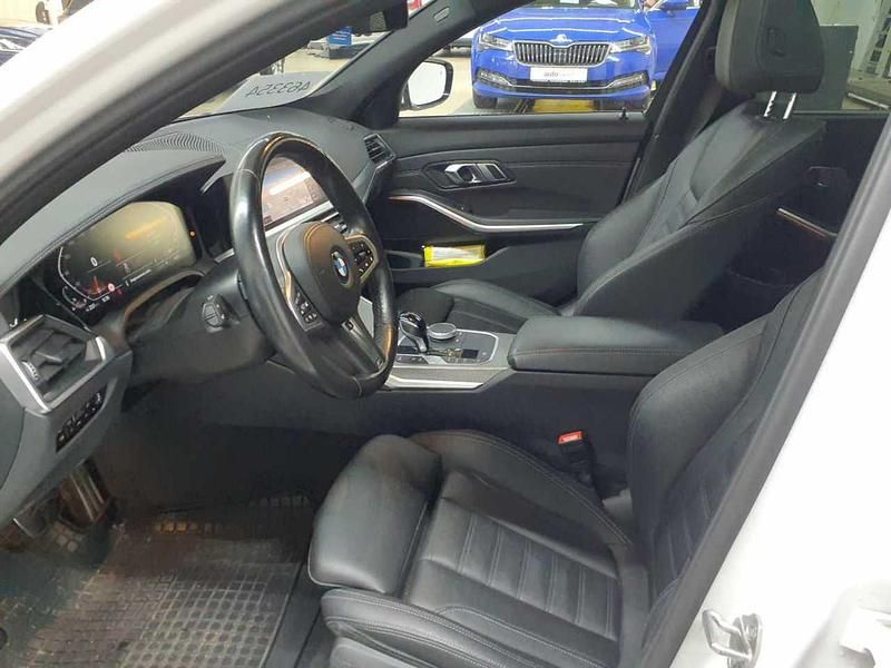 Gebraucht BMW 330 M Sport 258 PS (189 kW) 2022 Mineralweiß metallic Kombi