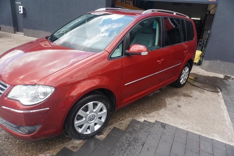 Rot Gebraucht 2008 VW Touran Highline Van / Kleinbus | 3.333 € (Superpreis) - Bild 1/4