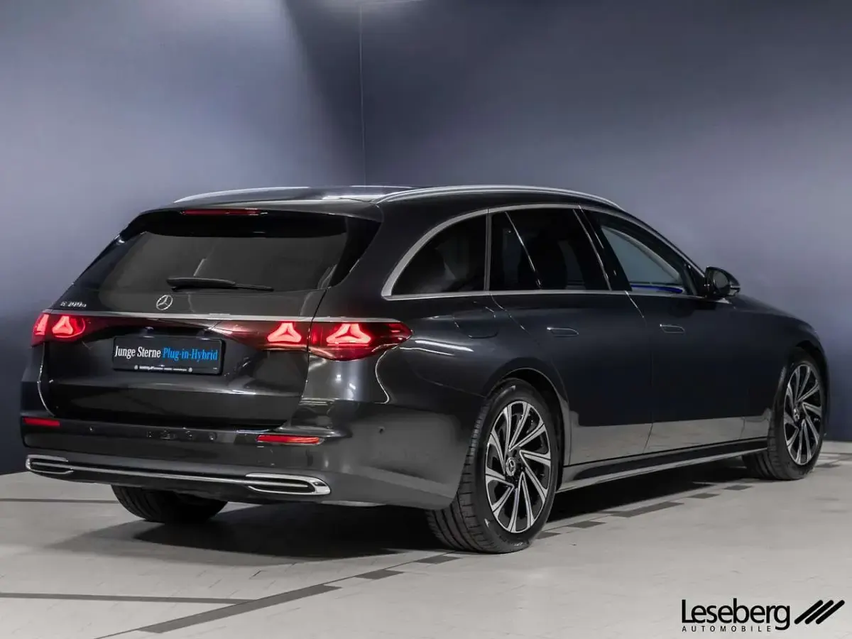 Gebraucht Mercedes E300 Avantgarde 313 PS (230 kW) 2025 Graphitgrau Kombi