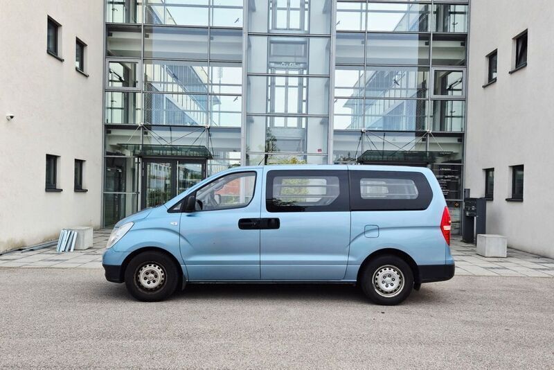 Blau Gebraucht 2012 Hyundai H-1 Van / Kleinbus | 6.100 € (Superpreis) - Bild 1/4