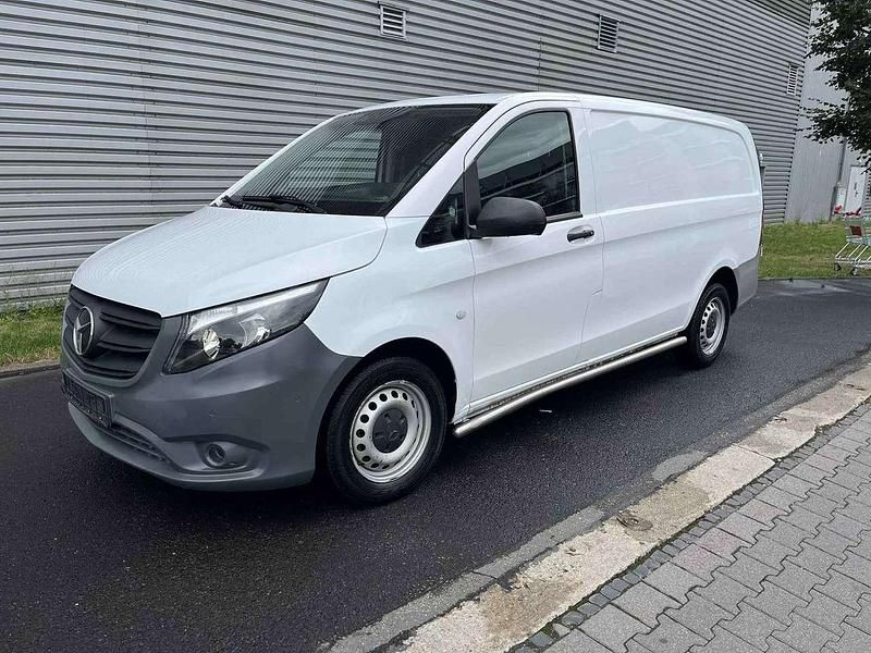 Weiß Gebraucht 2021 Mercedes Vito Van / Kleinbus | 19.490 € (Superpreis) - Bild 1/4