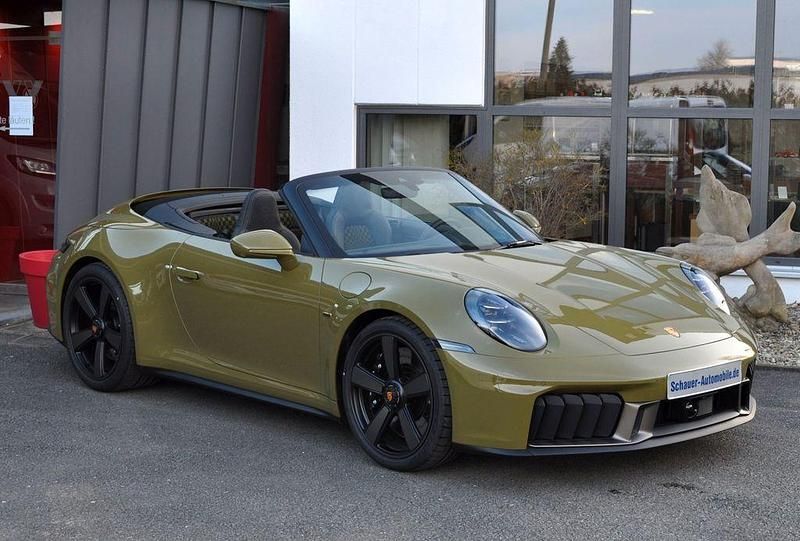 Neu Porsche 911 541 PS (397 kW) 2025 Grün Cabrio