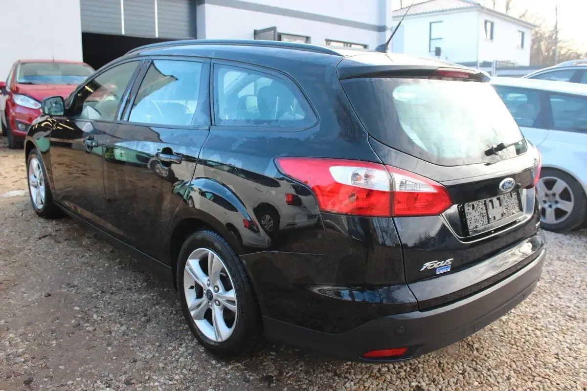 Używany Ford Focus SYNC Edition 125 KM (91 kW) 2014 Czarny Kombi