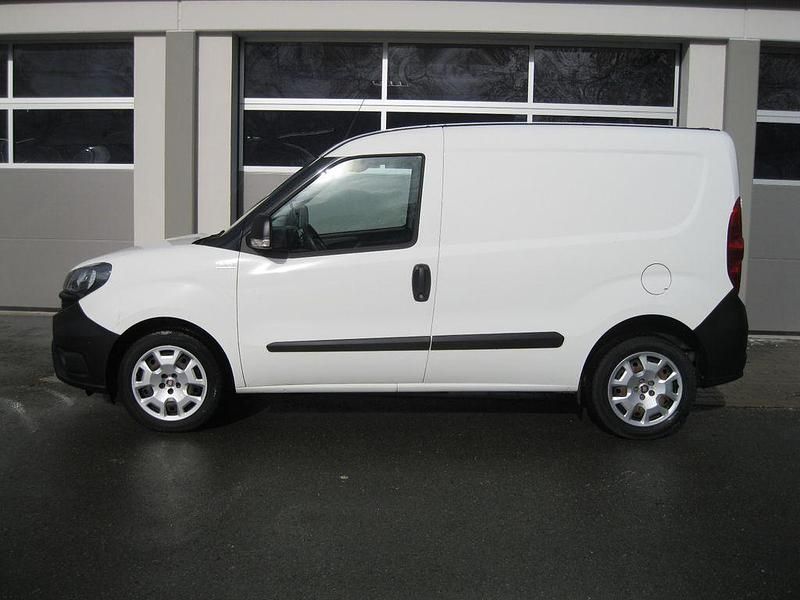 Gebraucht Fiat Doblò 101 PS (74 kW) 2022 Weiß Van / Kleinbus