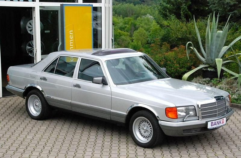 Grau Gebraucht 1981 Mercedes S280 Limousine | 10.990 € - Bild 1/4