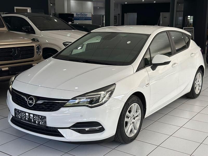 Weiß Gebraucht 2020 Opel Astra Edition Limousine | 10.490 € (Fairer Preis) - Bild 1/4