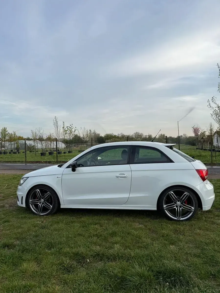 Używany Audi A1 S-Line 185 KM (136 kW) 2011 Biały Hatchback
