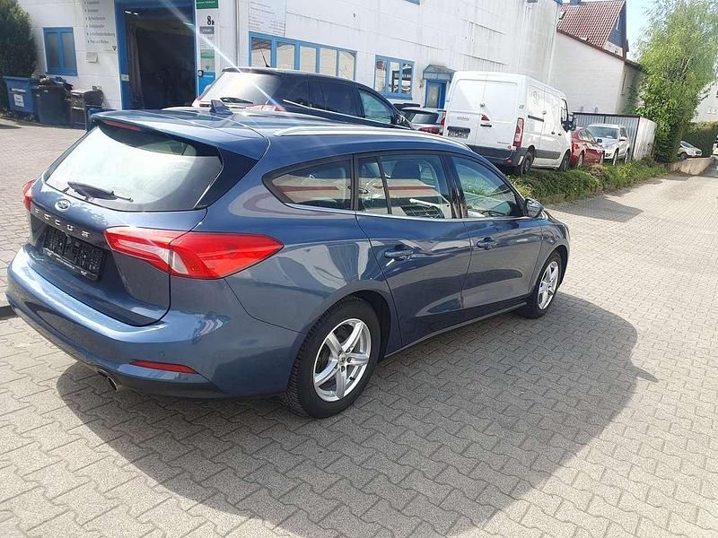 Gebraucht Ford Focus Cool & Connect 120 PS (88 kW) 2020 Chromablau metallic Kombi