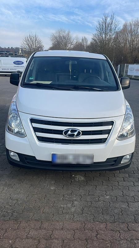 Gebraucht Hyundai H-1 100 PS (73 kW) 2016 Weiß Van / Kleinbus