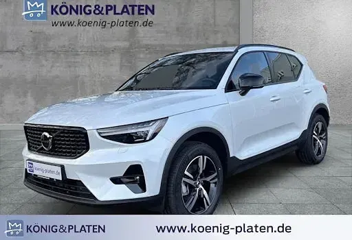 Neu Volvo XC40 Plus 197 PS (144 kW) 2025 Weiß SUV